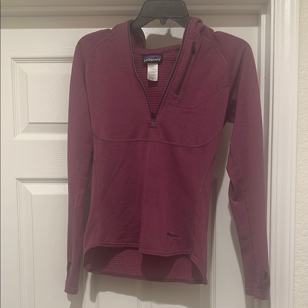 Patagonia Women's purple Pullover Top with hood - Picture 1 of 8